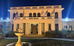 The front of the Fényes mansion in the evening